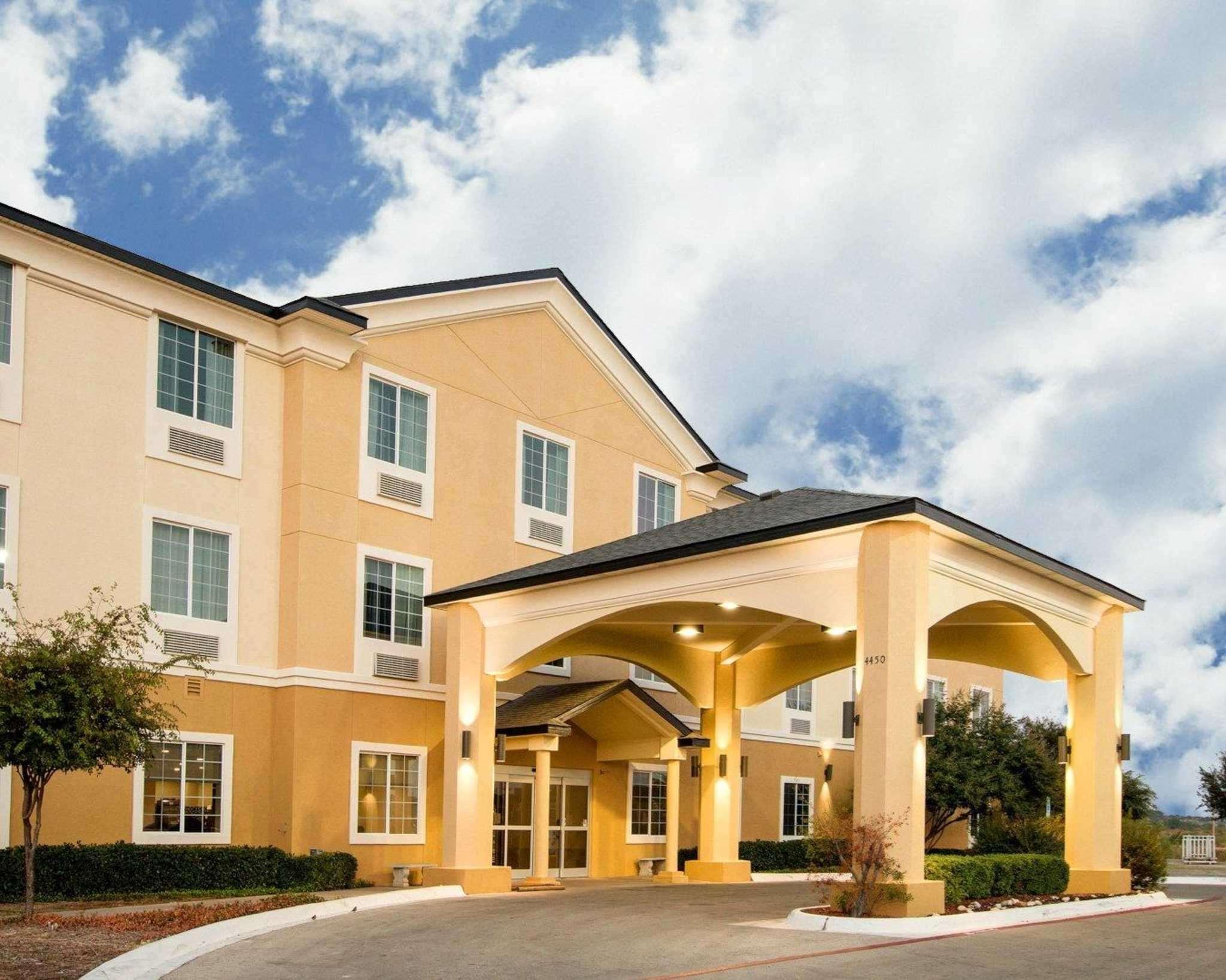 Comfort Suites San Angelo Near University Exterior photo